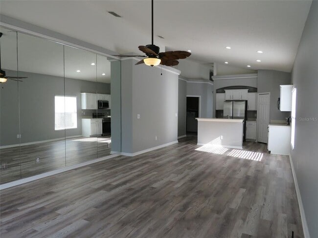 Foto del edificio - 16625 Palm Spring Dr