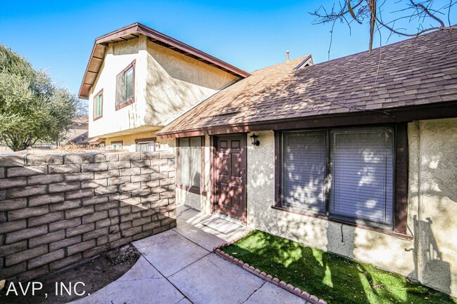 Building Photo - 3 br, 2.5 bath House - 4567 Sirius Ave