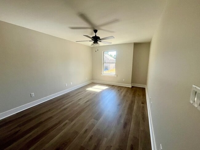 Building Photo - 4812 Old Oak Dr