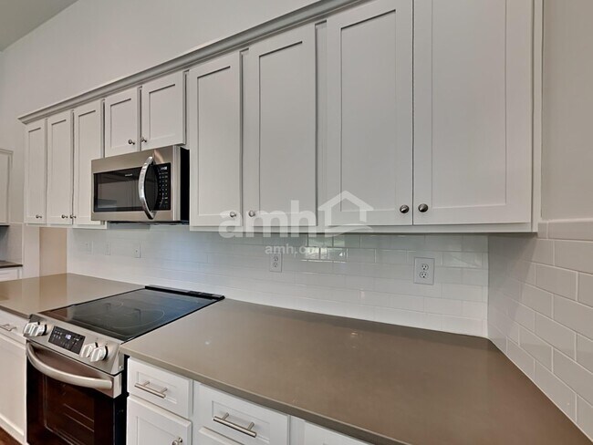 Foto del edificio - 2110 Twisted Creek Ln
