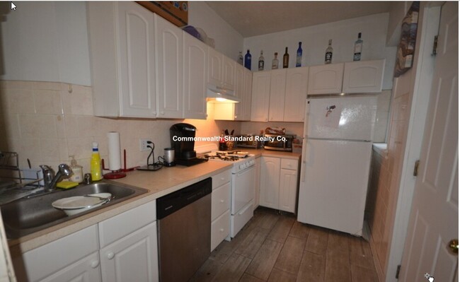 Building Photo - 62 Egmont St