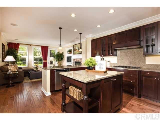 Foto del edificio - 6418 Live Oaks Dr