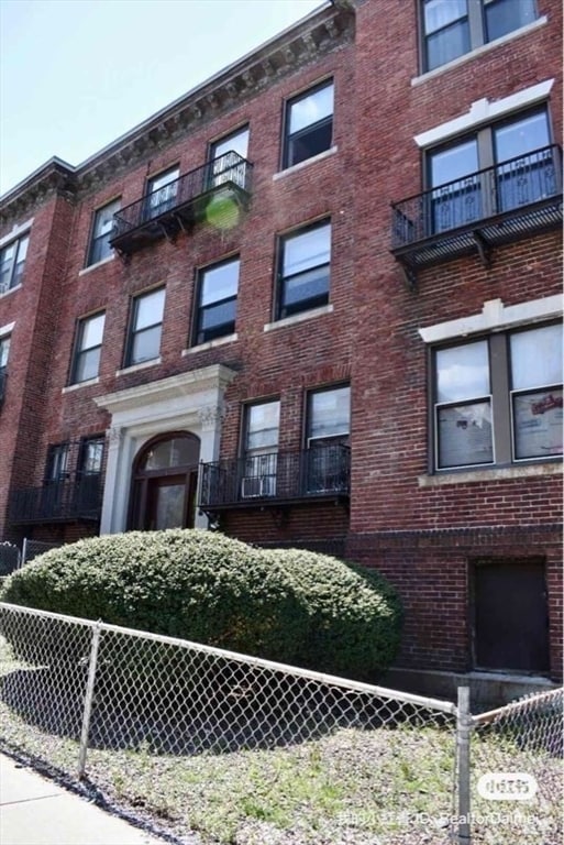 Building Photo - 46 Park Vale Ave