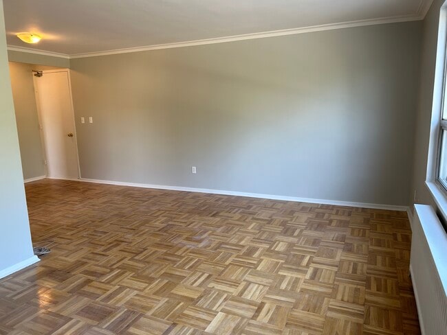 Photo du bâtiment - 1299 Bayview Av