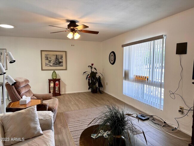 Building Photo - 10431 W Tumblewood Dr
