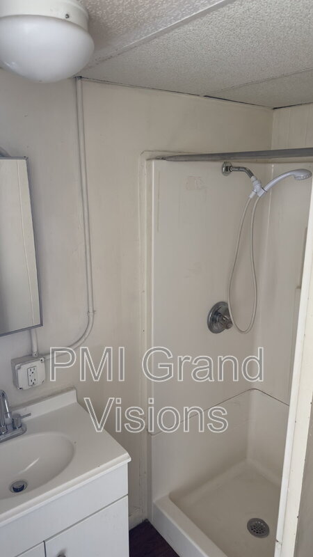 Building Photo - 601 1/2 Monroe