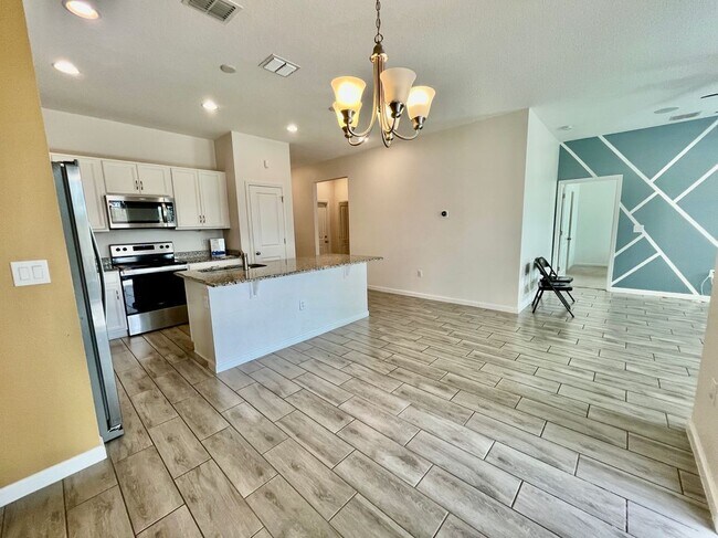 Foto del edificio - 421 Disa Dr