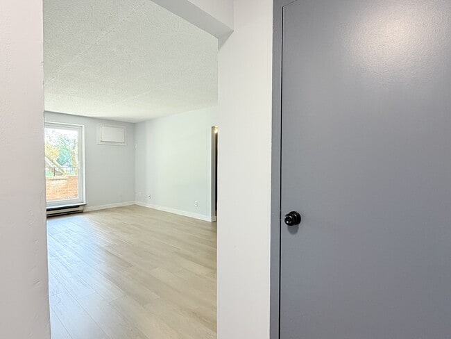 Building Photo - 1071 McDougall St