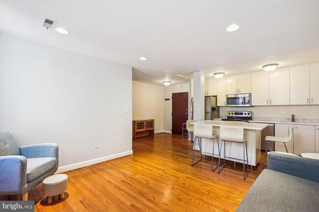 Foto del edificio - 1421 Columbia Rd NW