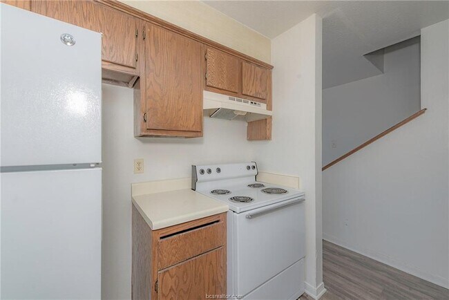Building Photo - 1801 Woodsman Dr