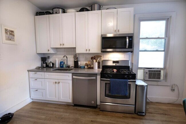 Foto del edificio - 158 New York Ave