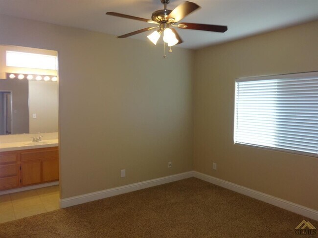 Building Photo - 8503 Mainsail Dr