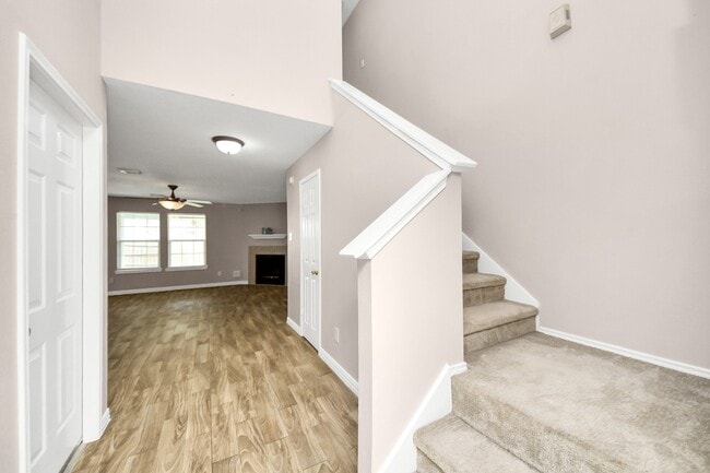 Building Photo - 3919 Vauxhall Dr S