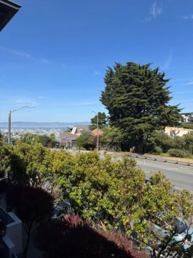 Building Photo - 280 Portola Dr
