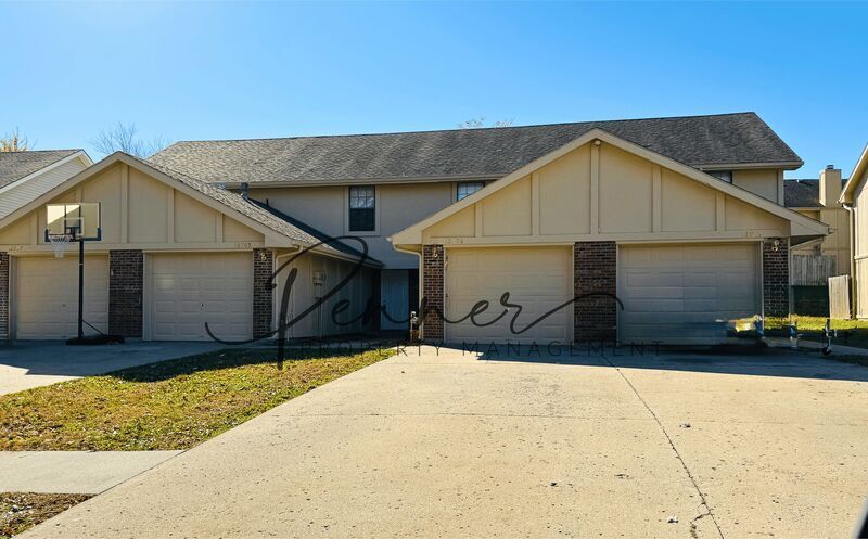 Foto principal - 18905 Lexington Rd