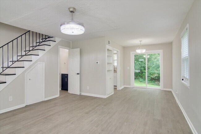 Building Photo - 425 Alta Vista Ave