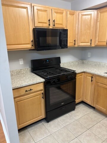 Nueva cocina a gas y microondas - 11906 Tarragon Rd