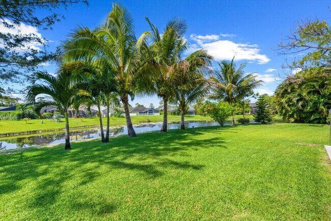 Foto del edificio - 14552 Larkspur Ln