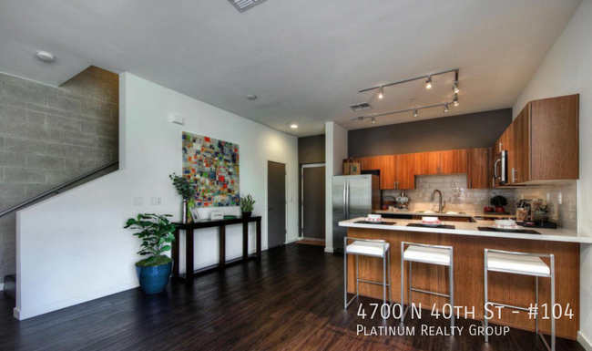 Building Photo - 4700 N 40th St