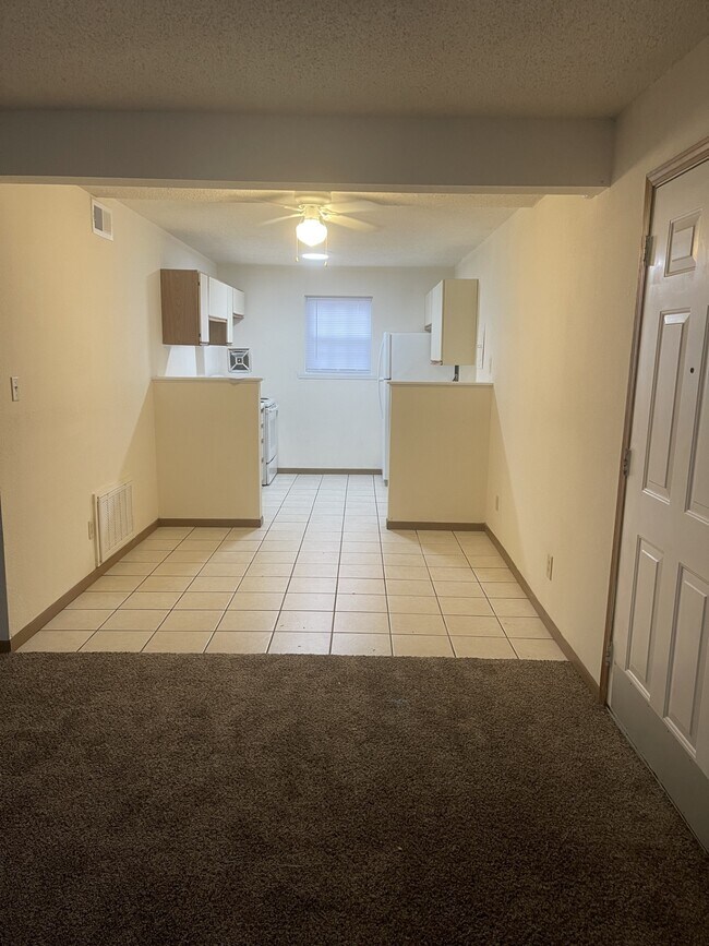 Foto del edificio - 1648 Towne Dr