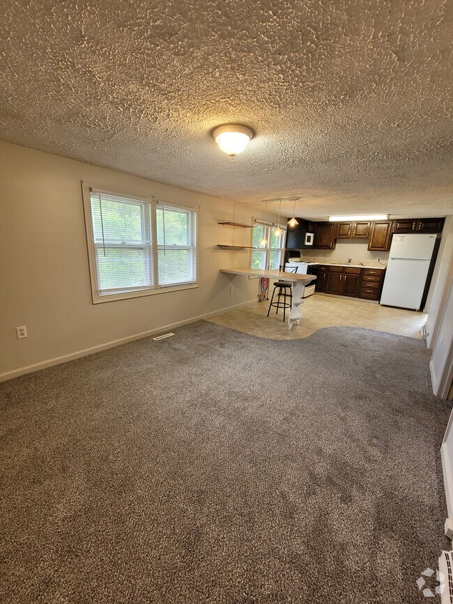 Building Photo - 1110 Pines Rd