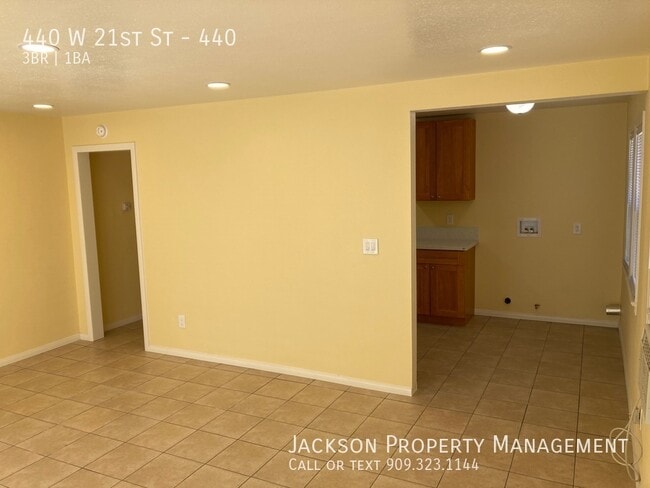 Building Photo - 440 W 21st St