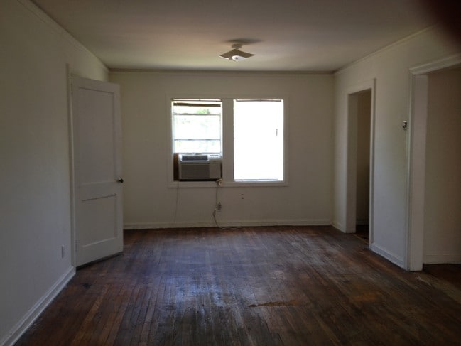 Living/Dining Rooms - 647 S Court St