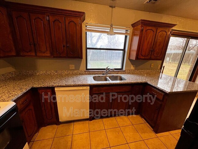 Building Photo - 1808 Cimarron Trail