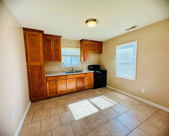 Foto del edificio - Available to Show