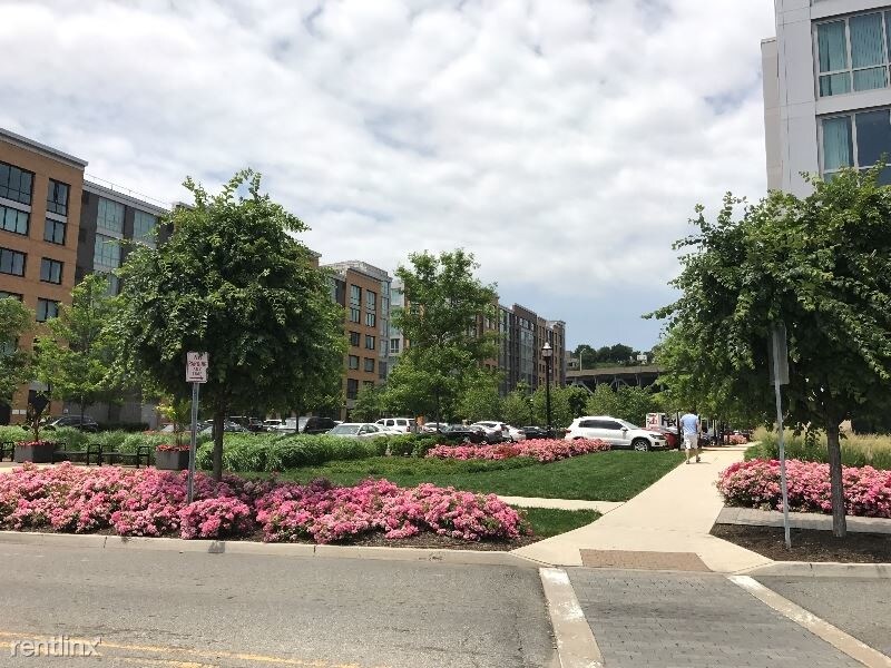 Primary Photo - 1 br, 1 bath Apartment - 1 Pershing Rd