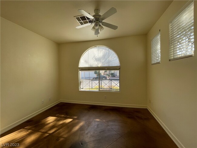 Building Photo - 9842 Ridgehaven Ave