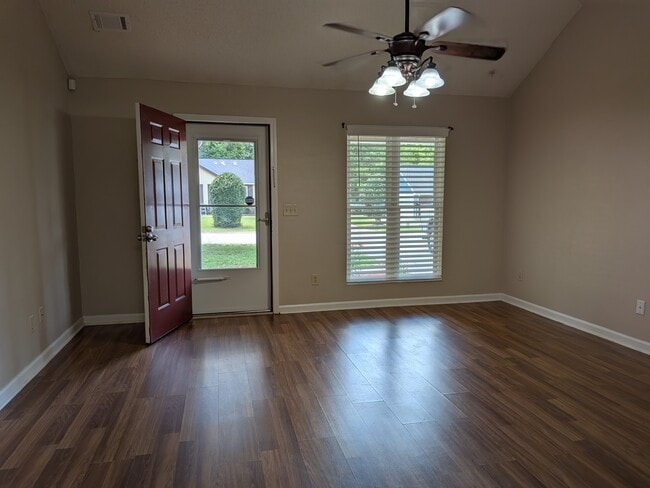 Building Photo - 223 Ridge Bend Dr
