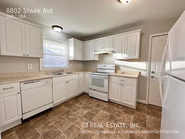Foto del edificio - 8802 Stark Ave