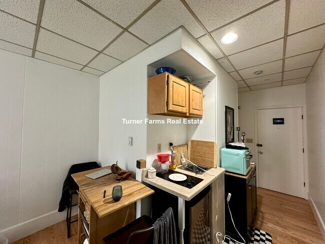 Building Photo - 273 Newbury St
