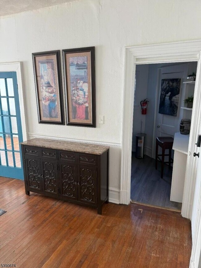 Foto del edificio - 210 W State St