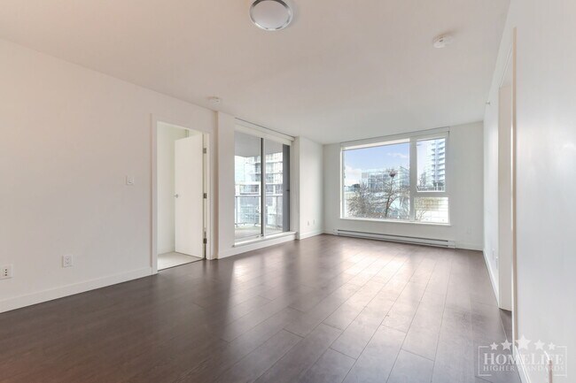 Building Photo - 2 Bed, 2 Bath Condo for Rent in Surrey!