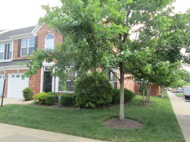 Foto del edificio - Wonderful 3 Bed, 2.5 Bath, 2106sf End-Unit...