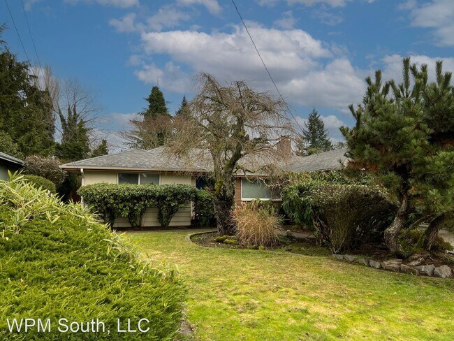 Foto del edificio - 3 br, 2 bath House - 11644 18th Ave SW