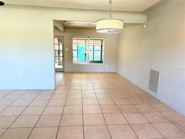 Foto del edificio - 1738 Tyrone Blvd N