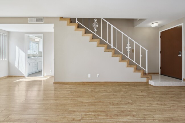 Building Photo - 5275 Colodny Dr