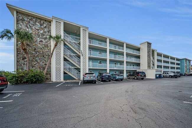 Foto del edificio - 300 64th Ave