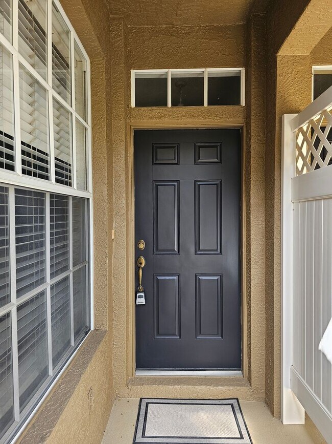Foto del edificio - 2 Bedroom, 1.5 bath townhome in gated comm...