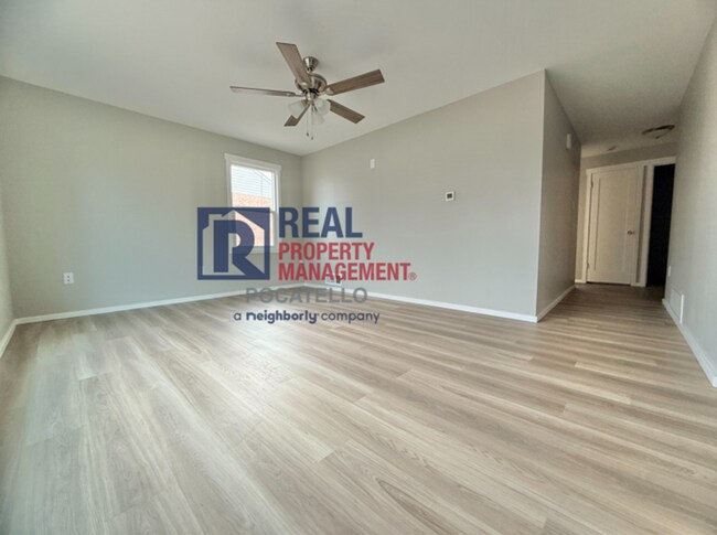 Foto del edificio - 3 Bedroom 1 Bath Apartment - newly remodeled