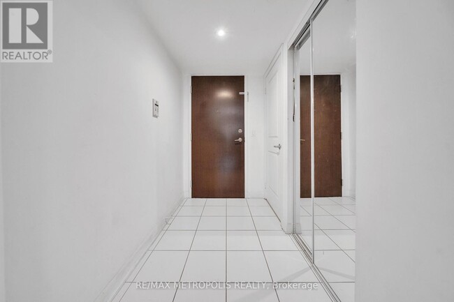 Building Photo - 205-1205 Sherway Gardens Rd