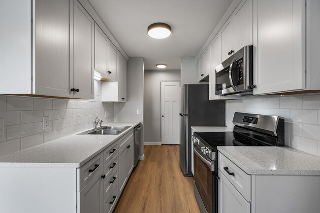 New kitchen with SS Appliances and stone countertops. - 1551 Namekagon St