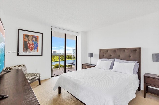 Foto del edificio - 3701 N Country Club Dr