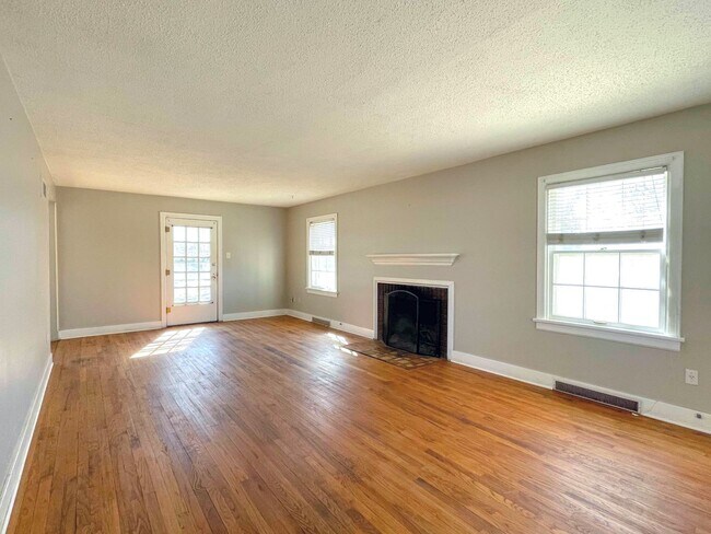 Building Photo - 3 Bedroom 1 Bath on .72 acres