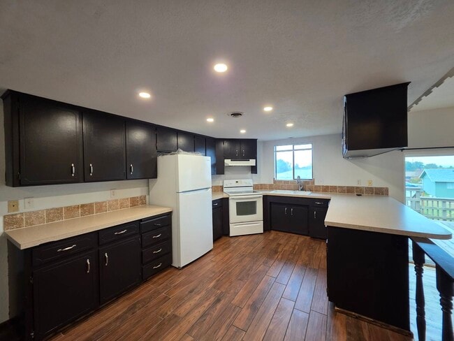 Building Photo - 3718 W 17th Pl