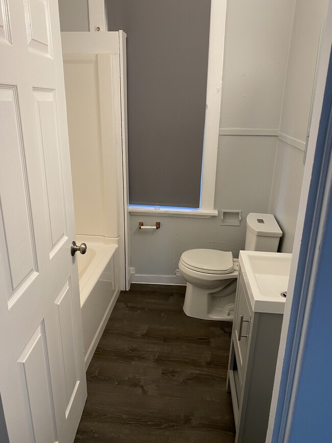 Building Photo - 1500 Dormont Ave