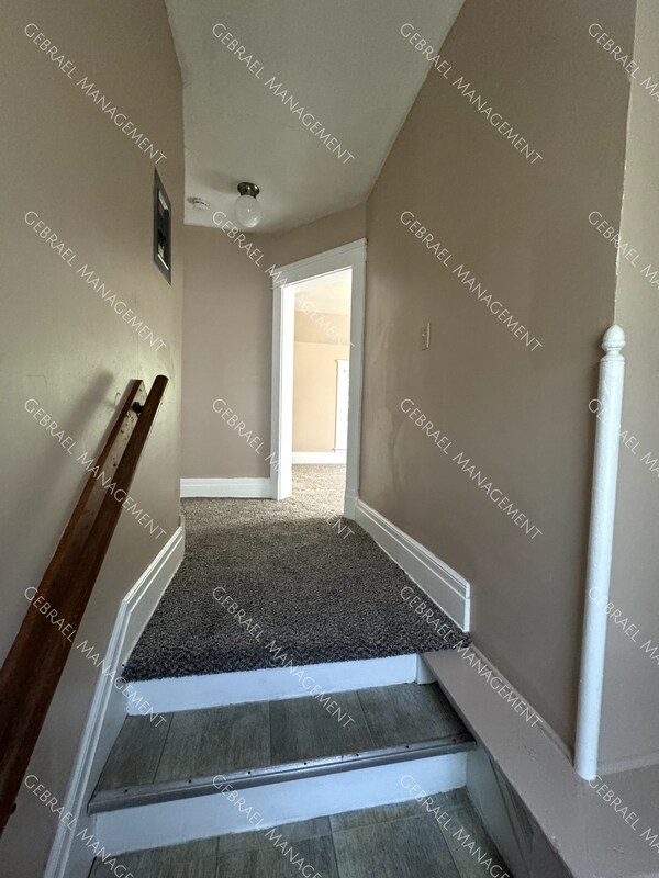 Building Photo - 609 Thomson St